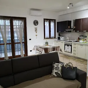  Apartment Sweet Airport